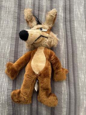 Vintage 1971 Wile E. Coyote Mighty Star Warner Bros Plush 19" Stuffed Animal